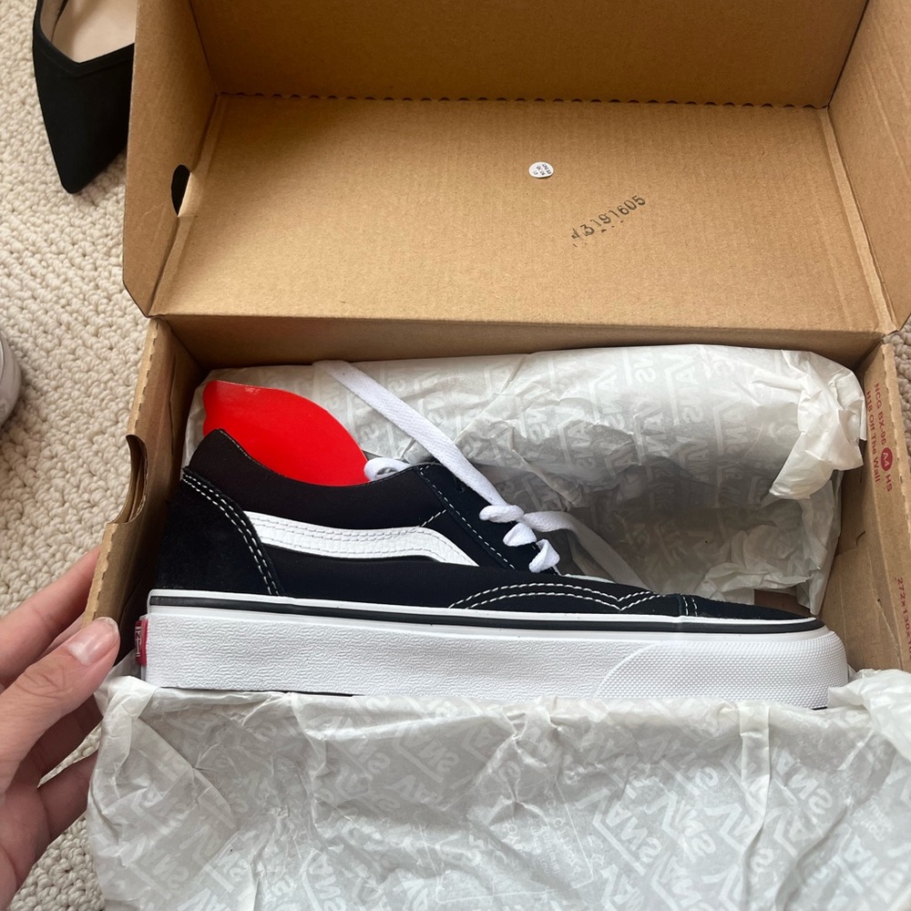 Old Skool Vans 4.5 men’s 6 women’s